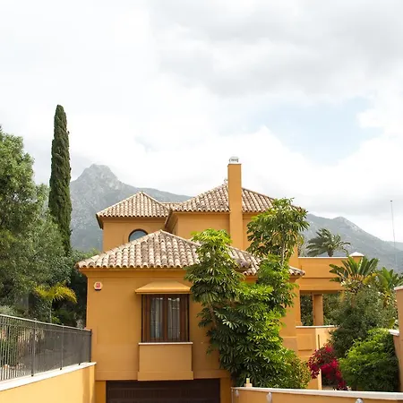 Lomas De *